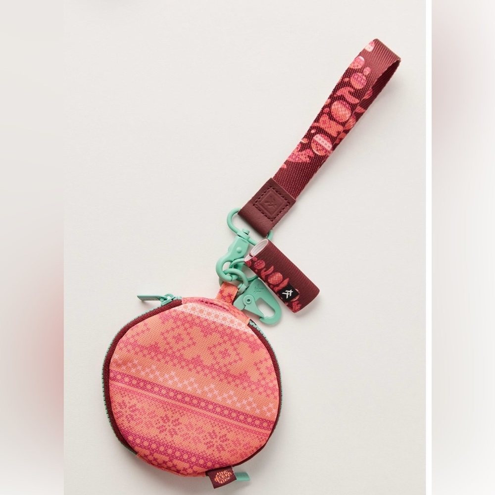 NWT Free People Movement X Thread Sidekick Wallet